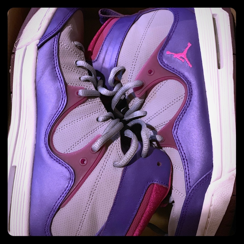 Girls jordan flight tr 97 💖💜